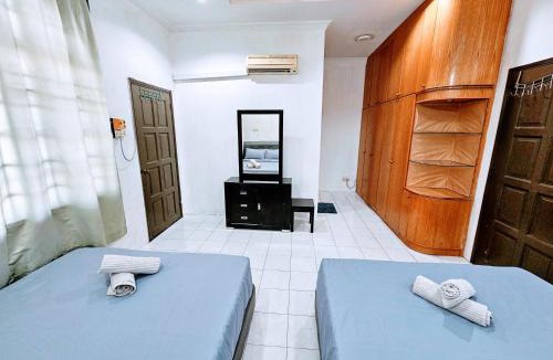 Taman Cahaya Tasek House | EasyStay Hostel
