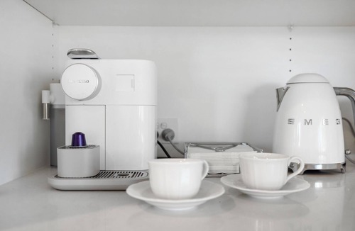 Woolgoolga House | Echoes Luxury Residence, Pet Friendly Walk to Cafes