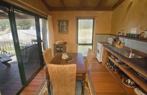 Kanimbla Cabin | Eco cabin (2bdrm) with VIEWS of Blue Mountains ACCESS IS VIA BLACKHEATH