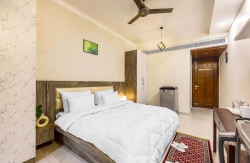 Sector 40 Apartment | Eco-chic oasis in the city with Garden
