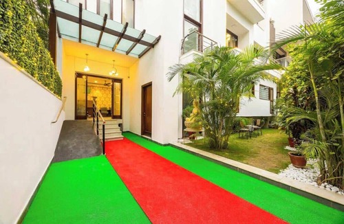 Sector 40 Apartment | Eco-chic oasis in the city with Garden