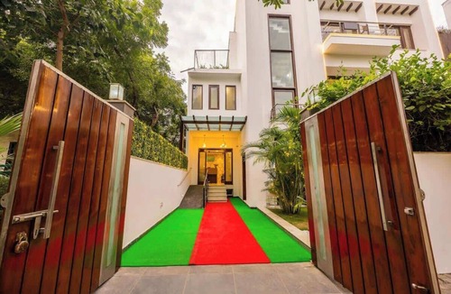 Sector 40 Apartment | Eco-chic oasis in the city with Garden