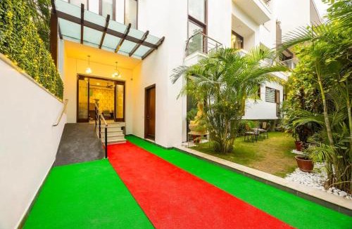 Sector 40 Apartment | Eco-friendly luxury awaits you with Garden