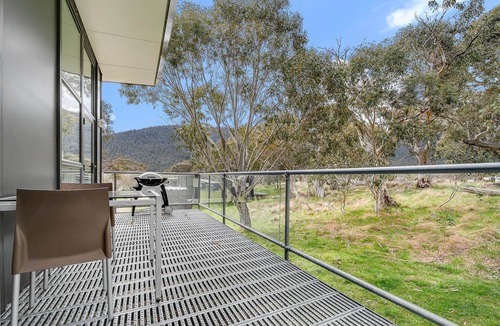Crackenback Ski Chalet | Ecocrackenback 12 'Sustainable chalet close to the slopes.'