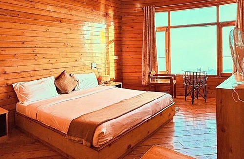 Dharamshala Hotel | EDM Hostel