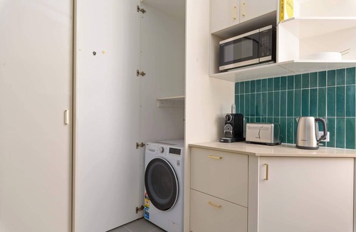 Rose Bay Apartment | Elegant Art Deco 2BR Apartment in Prime Rose Bay