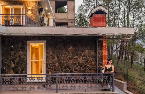 Kumarhatti Villa | ELIVAAS Bask and Blessings Meadows 3-BHK Pet-Friendly Villa With Shared Jacuzzi, Spa, Garden And Gazebo