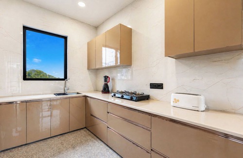 Dagshai Apartment | ELIVAAS Panchvati Veloraa 3BHK