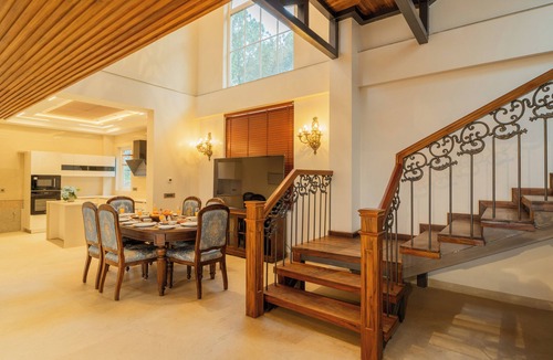 Kumarhatti Villa | ELIVAAS privé The Royce Orchid 4BHK
