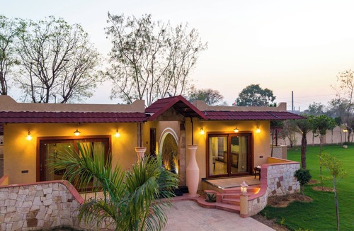 Jamool Khera Apartment | ELIVAAS Tiger Cave Suite with Pvt Pool