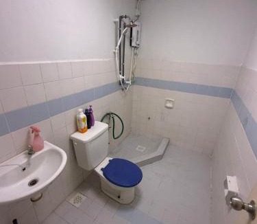 Baharu Apartment | EmAs 10 Pax, BayView Villas, Port Dickson