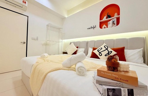 Taman Century Apartment | Ember Loft-Space Residency-KSL Mall-2BR-Projector-6 Pax