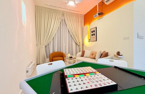 Taman Century Apartment | Ember Loft-Space Residency-KSL Mall-2BR-Projector-6 Pax