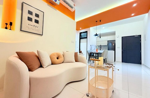 Taman Century Apartment | Ember Loft-Space Residency-KSL Mall-2BR-Projector-6 Pax