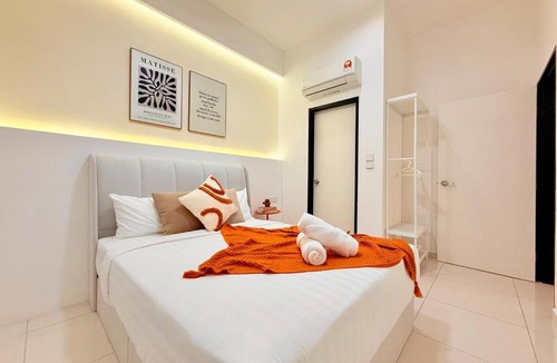 Taman Century Apartment | Ember Loft-Space Residency-KSL Mall-2BR-Projector-6 Pax