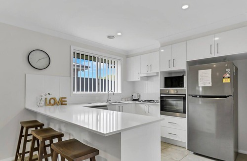 Orange House | Emmaville - Modern, Convenient & Pets Allowed