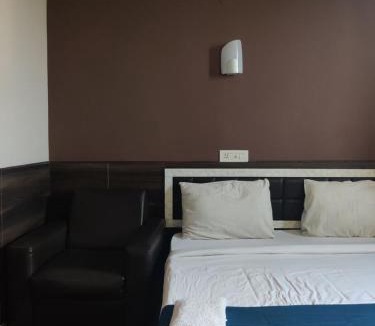 Maradu Hotel | EMPIRE THE GRANDE SUITEs