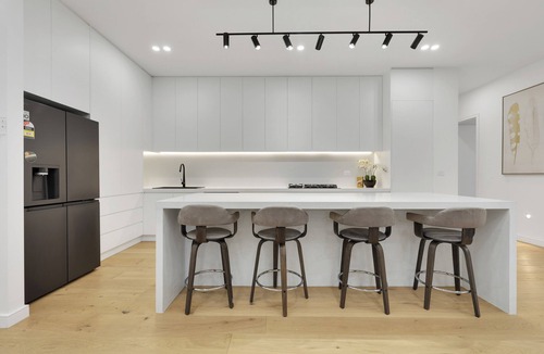 Epping House | Enjoy a Brand-New Modern Luxury Stay w/Pool, Spa & Scenic Parkland Views!