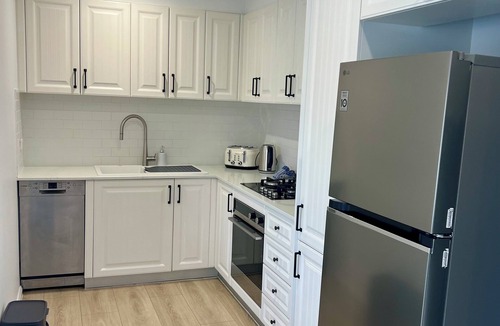 Lake Illawarra House | Entire Attached Granny Flat Home - Sleeps 4! 150 metres to the Water Front!