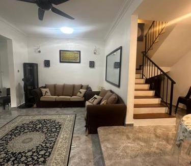 Semenyih House | Eqa's Homestay Perfect for Muslim family vacation
