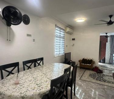 Semenyih House | Eqa's Homestay Perfect for Muslim family vacation