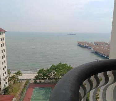 Taman Tanjung Apartment | ERICCA 3 Bedroom Seaview Suite, Glory Beach Resort, PD