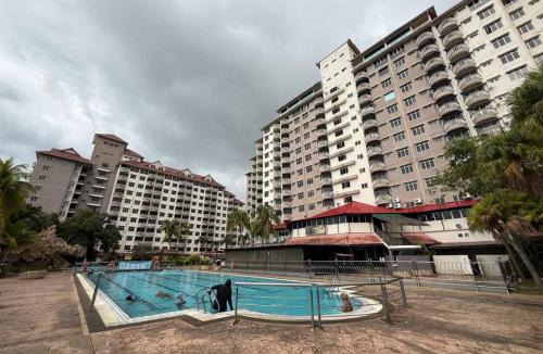 Taman Tanjung Apartment | ERICCA 3 Bedroom Seaview Suite, Glory Beach Resort, PD