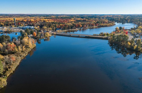 Tomahawk Cabin | Every Room with a Beautiful View of The Wisconsin River *
