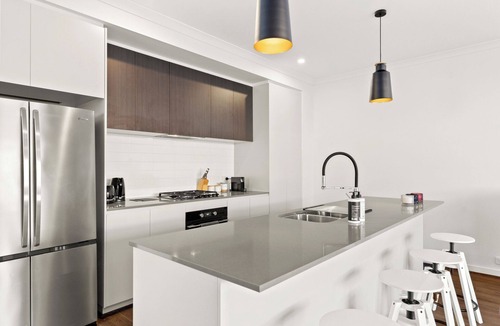 Carrum Downs House | "Everything is Grey" 4-bedroom townhouse with all you need for a perfect stay.
