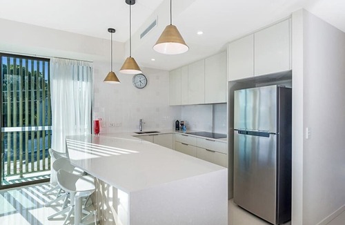 Bulimba Apartment | Executive 3BR Bulimba Apartment with Large Balcony Next to Oxford St
