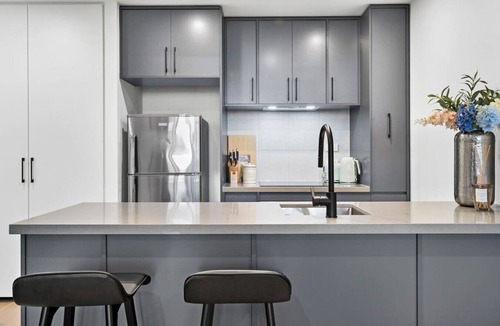 North Melbourne Apartment | Executive Stay North Melb | 2BR Parking Gym