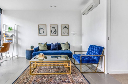 Southbank Apartment | Experience Elegance at a Resort-style Urban Oasis