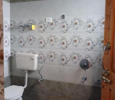 Nishat-Shalimar Hotel | Eyrie's Hut