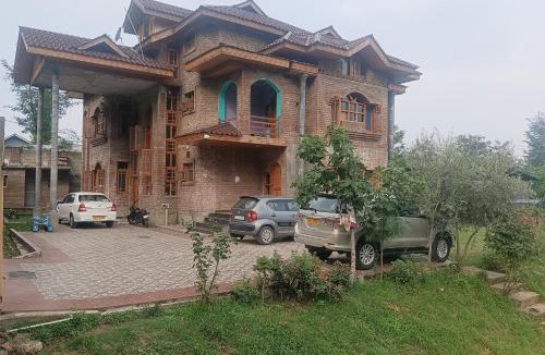 Nishat-Shalimar Hotel | Eyrie's Hut