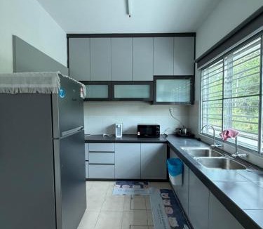 Sitiawan House | Eyu Sweet Home in Sitiawan 10-13 pax free wifi
