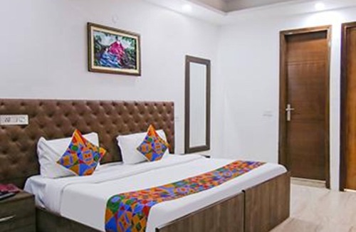 Chhatarpur Hotel | FabExpress The Premium Villa