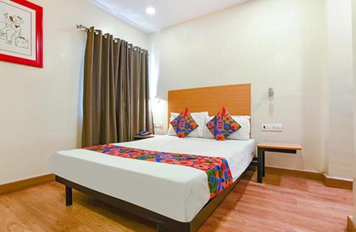 Kolkata Hotel | FabHotel Aarya