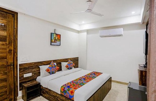 Udyog Vihar Hotel | FabHotel Amrit Grand