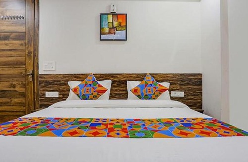 Udyog Vihar Hotel | FabHotel Amrit Grand
