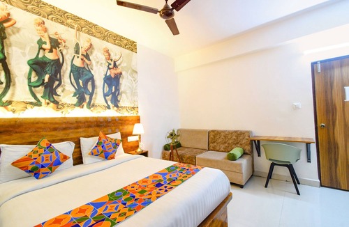 Kukatpalli Hotel | FabHotel DSR Hotel & Suites - Nr Hitech City Railway Station