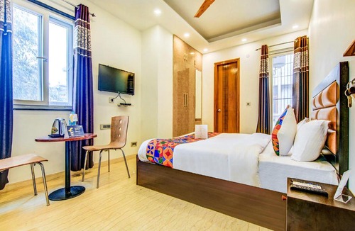 Lajpat Nagar Hotel | FabHotel Floyd