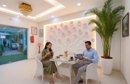 Noida Hotel | FabHotel Frolic Luxury Stay