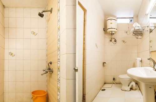 Hatigaon Hotel | Fabhotel Gns Suites
