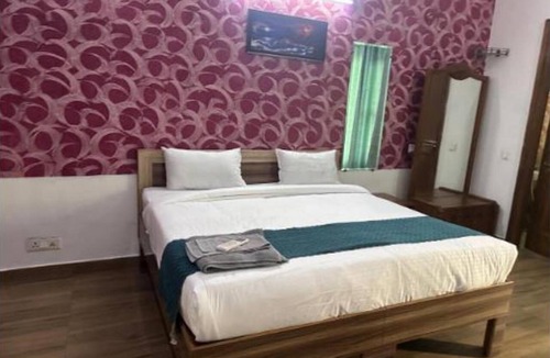Vasundhara Hotel | Fabhotel Golden Palace I