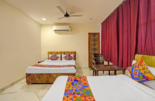 Indirapuram Hotel | Fabhotel Golden Rivaah