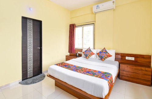 Pimpri - Chinchwad Hotel | FabHotel Himalay Guest House Saanvi Residency