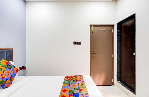 Goregaon West Hotel | FabHotel JK