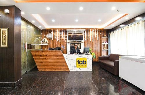 Madanpur Hotel | FabHotel Leechi Lodging & Fooding - Nr AIIMS