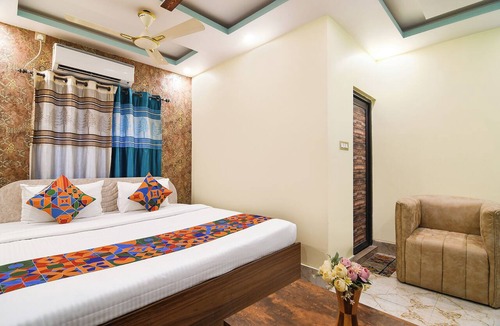 Madanpur Hotel | FabHotel Leechi Lodging & Fooding - Nr. AIIMS