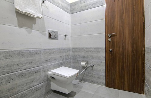 Kishangarh Hotel | Fabhotel Meridian Inn